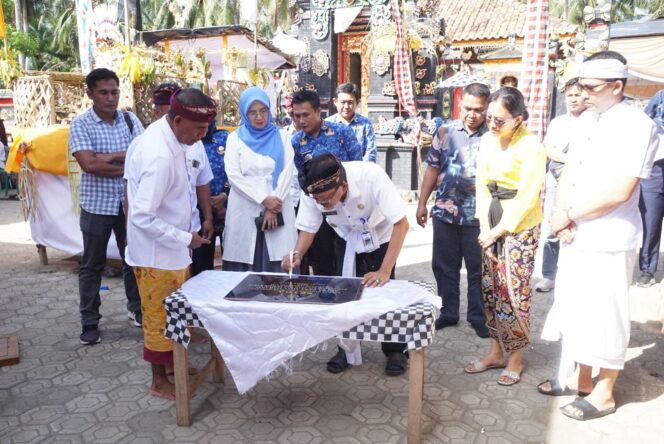 
					Bupati Pesibar Agus Istiqlal Hadiri Upacara dan Peresmian Setra Adat Marang