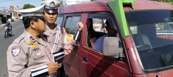 
					Sebanyak 430 pengendara terjerat razia operasi zebra Krakatau 2024