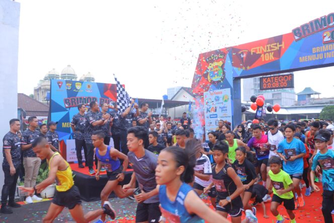 
 Semarak Brimob Run 2024: Ribuan Peserta Meriahkan HUT Brimob Ke-79 di Lampung