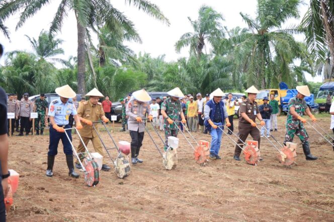 
					Penanaman Jagung Serentak 1 Juta Hektar, Polda Lampung Dukung Ketahanan Pangan Nasional