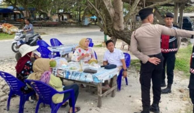
					Laksanakan Patroli Dialogis, Polres Pesibar Himbau Wisatawan Yang Berlibur di Pantai