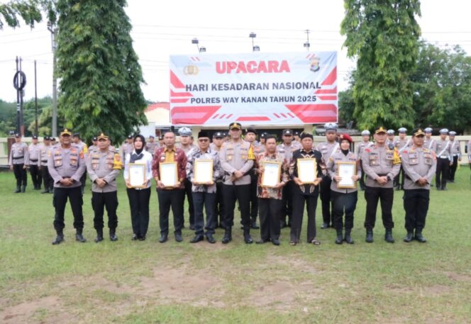 
					Polres Way Kanan Gelar Upacara HKN Sekaligus Beri Penghargaan