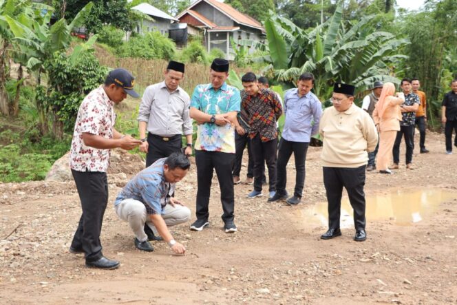 
					Bupati dan Wakil Bupati Pesibar Tinjau lokasi Rumah Sakit di Way Batu