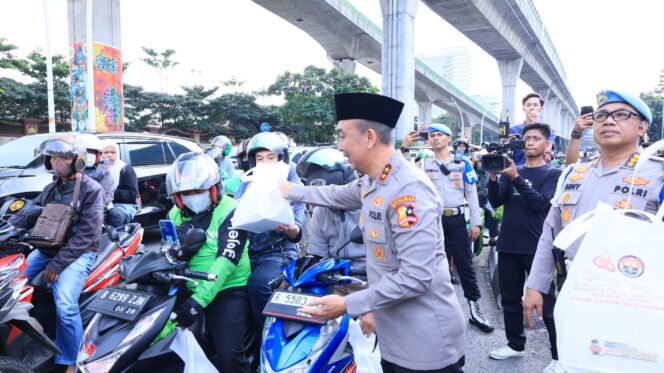 
					Polri dan Media Bersinergi Berbagi Takjil Serentak di Seluruh Indonesia