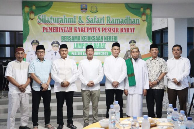 
					Bupati Pesibar Dedi Irawan Hadiri Silaturahim dan Safari Ramadhan Bersama Kejari Lambar