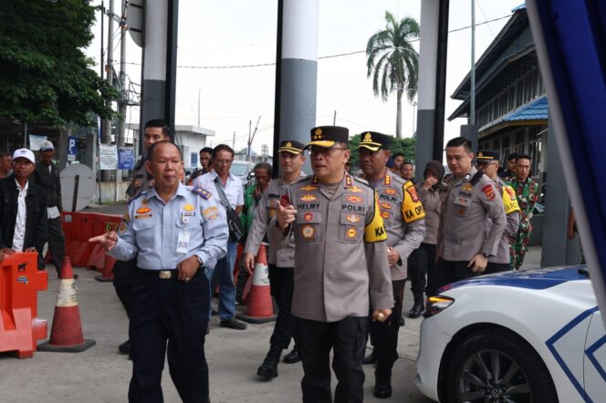 
					Operasi Ketupat Krakatau 2025 : Kapolda Lampung Pantau Kesiapan Terminal Rajabasa