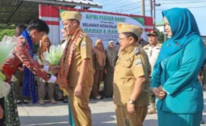 
					Pemkab Pesibar Sambut Kedatangan Bupati-Wakil Bupati