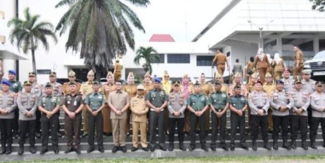 
					Ketua DPRD Provinsi Lampung Ahmad Giri Akbar Menjadi Inspektur Upacara Bulanan di Lingkungan Pemprov Lampung