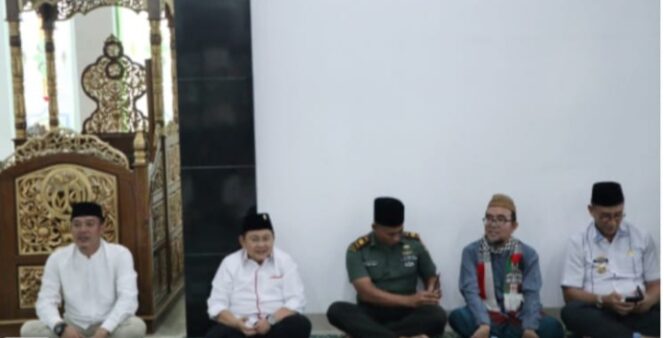 
					Bupati dan Wakil Bupati Pesibar Hadiri Safarai Ramadhan di Masjid Al-Akrom Pasar Krui