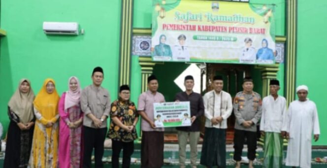 
					Bupati-Wakil Bupati Pesibar Hadiri Safari Ramadhan Di Masjid Nurul Islam di Pekon Penggawa V Ulu