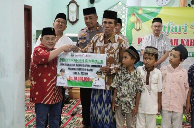 
					Wakil Bupati Pesibar Irawan Topani Tutup Rangkaian Safari Ramadhan Tahun 2025 Di Pulau Pisang