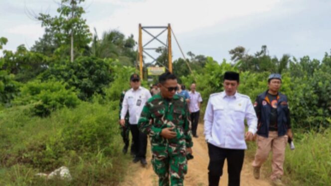
					Dedi Irawan Tinjau Kerusakan Jembatan Gantung Way Pemerian Pekon Sumber Rejo