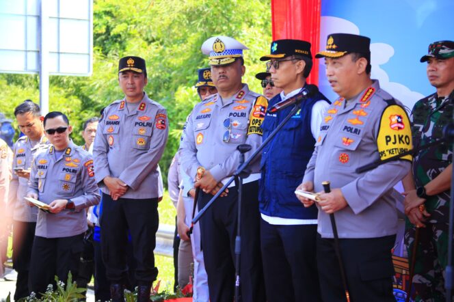 
					Kapolri Jelaskan Alasan Berlakukan One Way Nasional di Puncak Arus Balik Lebaran