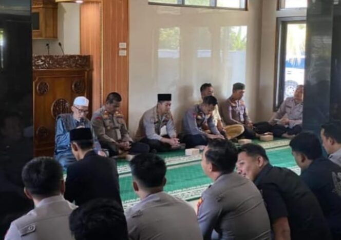 
					Polres Way Kanan Gelar Doa Bersama jelang 40 Hari Wafat Tiga Prajurit Bhayangkara Sejati