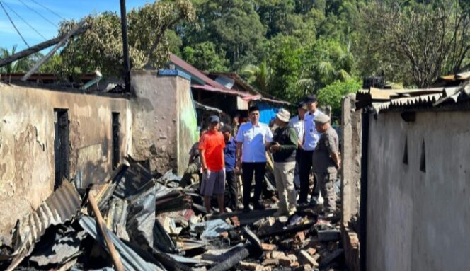 
					Kunjungi Korban Kebakaran Di Pengawa V Ulu, Dedi Irawan Berikan Bantuan Makanan dan Pakaian
