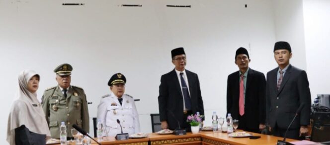 
					Wakil Bupati Pesibar Irawan Topani Ikuti Upacara Peringatan Hari Otonomi Daerah XXIX Tahun 2025