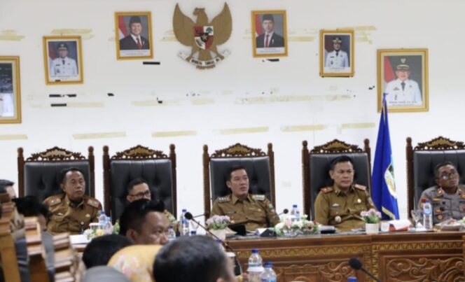 
					Bupati Pesibar Dedi Irawan Buka FGD Terkait Pembangunan RSUD KH. Muhammad Thohir