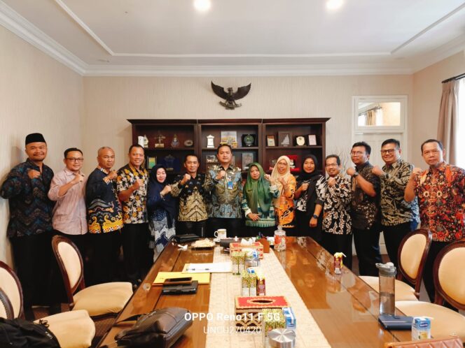 
					‎FMGI Dukung Kebijakan Kepala Dinas Copot Kepsek Berkinerja Buruk