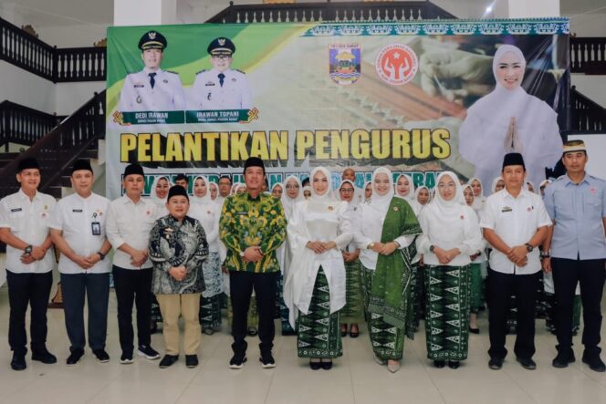 
					Diyan Hardiyanti Dedi Lantik Pengurus Dekranasda Pesibar Masa Bakti 2025-2030
