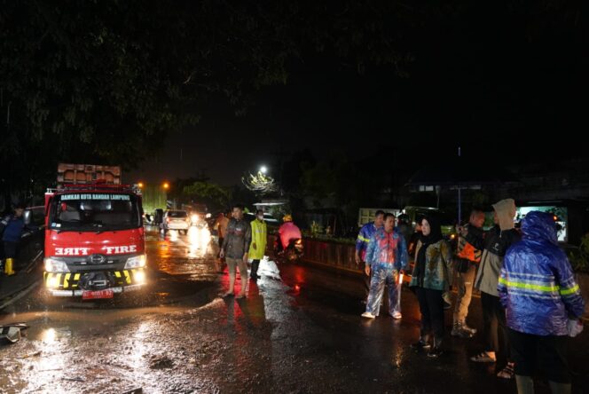 
					Genangan Air di jalan Yos Sudarso, Pemkot Minta Balai Ambil Peran