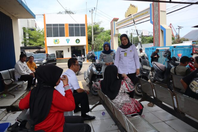 
					Kepala BPBD Provinsi Lampung Kunjungi Samsat Kontainer Di KSOP Kelas 1 Panjang