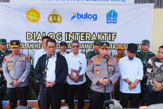 
					Kapolri-Mentan Tinjau Gudang Bulog Tanete, Cek Kesiapan Tampung dan Jaga Kualitas Pangan