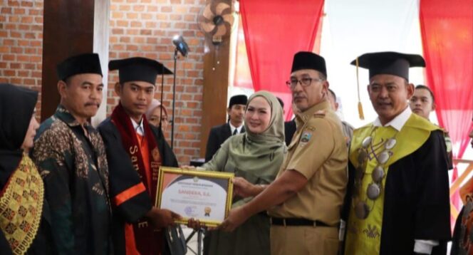 
					Staf Ahli Jon Edwar Hadiri Wisuda Bersama STEBI Liwa Dan STIT Al-Multazam Di Hotel Sartika