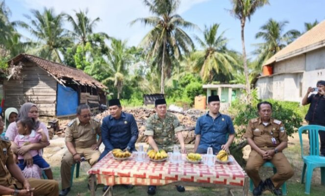 
					Bupati Pesibar : Dedi Irawan Serahkan Bantuan Kepada Korban Kebakaran Di Sumber Rejo