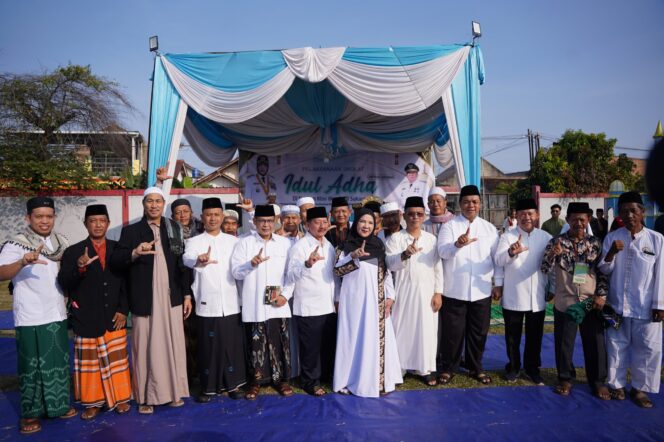 
					Walikota Bandar Lampung dan Forkopimda Laksanakan Sholat Idul Adha di Stadion Mini Way Dadi