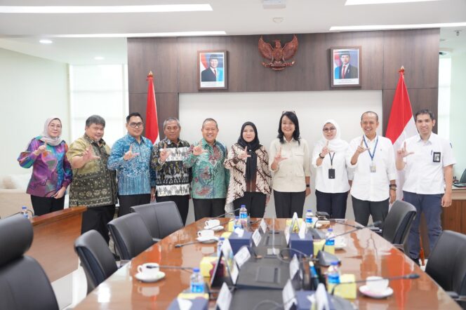 
					Walikota Bandar Lampung Audiensi Denga Wakil Menteri PU, Bahas Isu Strategis di Masyarakat