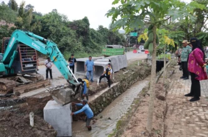 
					Cegah Banjir, Pemkot Bandarlampung Pasang Box Culvert di Aliran Sungai Tirtayasa