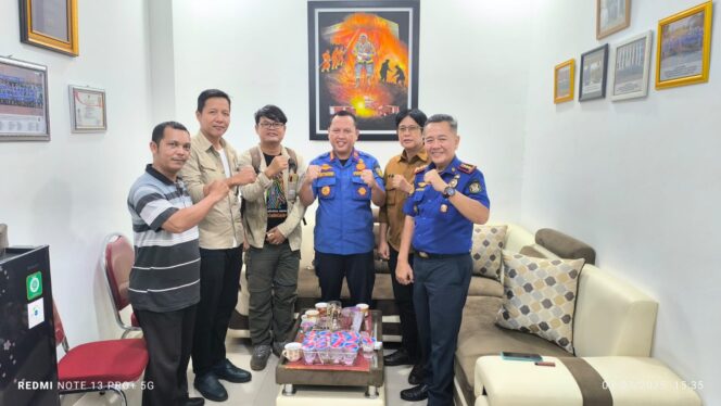 
					Damkarmat Bandar Lampung Sigap Menangani Situasi Darurat Penyelamatan dengan Profesional