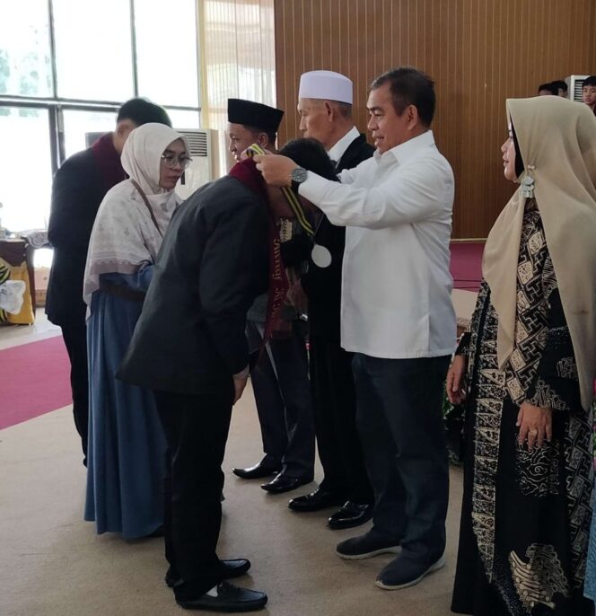 
					SMP IT Cendekia Insani Lepas Angkatan Perdana Dengan Rasa Bangga dan Haru