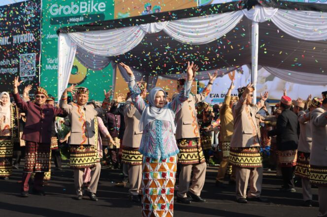 
					Pemkot Bandar Lampung Gelar Pawai Budaya Tari Ngigel