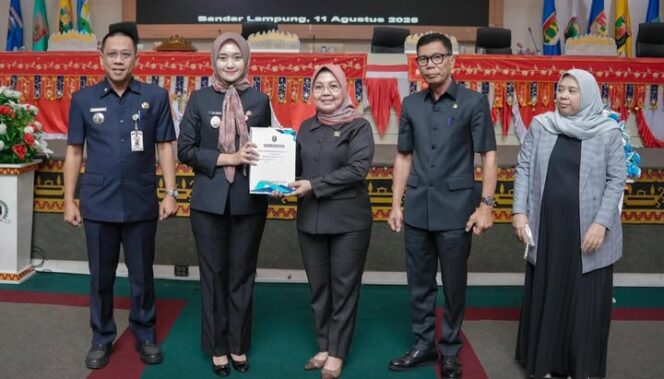 
					Pemprov Lampung Serahkan Raperda Perubahan APBD 2025 Kepada DPRD Lampung