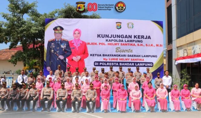 
					Polresta Bandar Lampung Terima Kunjungan Kerja Kapolda Lampung Beserta Ketua Bhayangkari