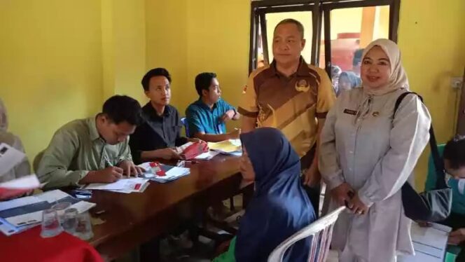 
					Dinsos Way Kanan Bagikan Ratusan Kartu Keluarga Sejahtera di Kecamatan Negeri Agung