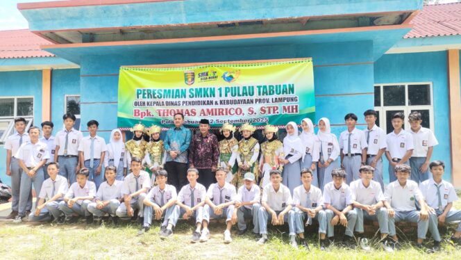 
					Kepala Disdikbud Lampung dan Jajaran Resmikan SMKN Pulau Tabuan