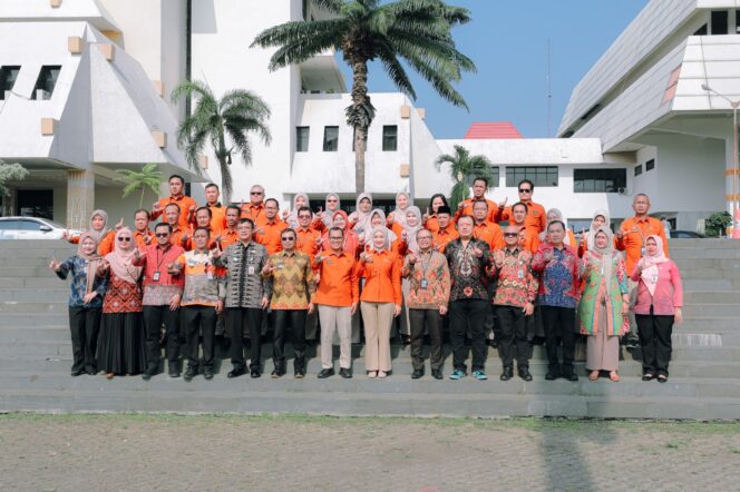 
					Gelar Apel Akbar Peringati Hari Statistik Nasional, BPS Lampung Soroti Kesiapan Sensus Ekonomi 2026