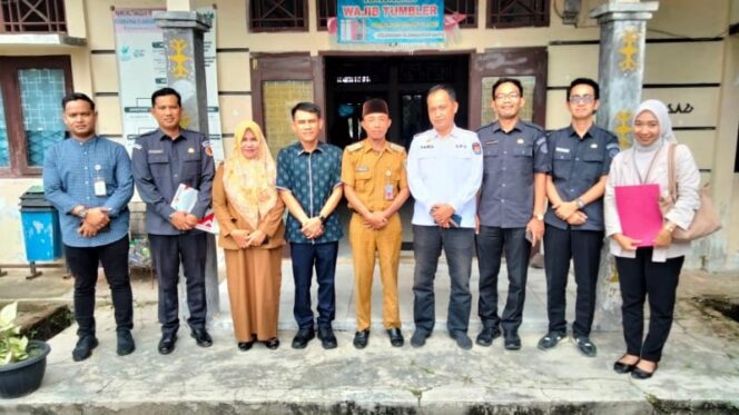 
					Ketua KPU Way Kanan dan Kadiv Rendatin, Lakukan CokTas Sebagai Upaya Pemutakhiran Data Pemilih