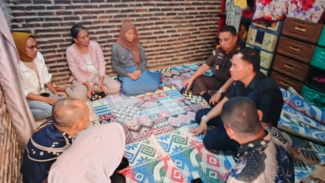 
					Bentuk Kepedulian Sosial, Kejari Bandar Lampung Kunjungi Siswa SMPN Putus Sekolah Akibat Bulling