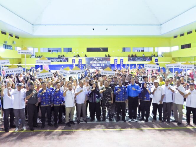 
					Eva Dwiana Buka Acara Kejurda Bola Voli U-19