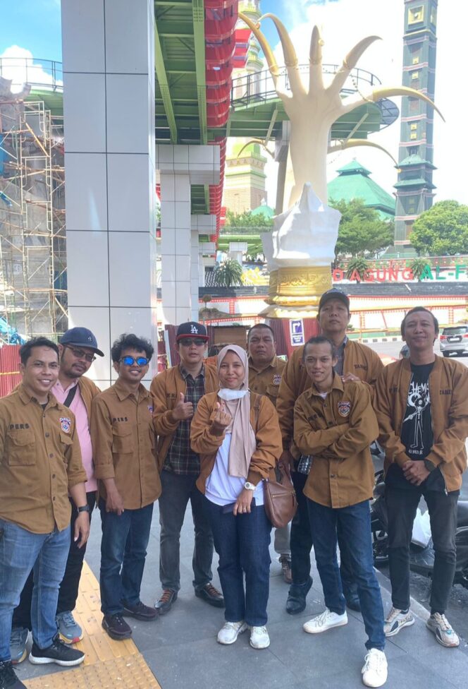 
					Tumbuh, Berbagi dan Menginspirasi : Organisasi Pers Taring Gelar Aksi Berbagi Dalam Rangka HUT ke- 1