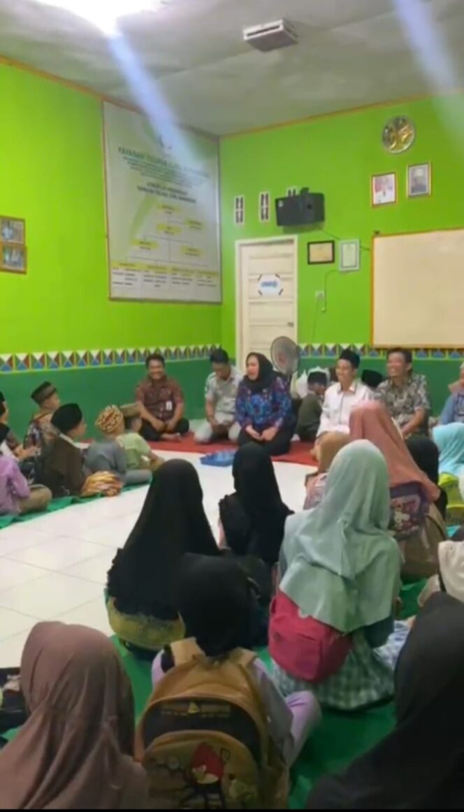 
					Gerakan Peduli, Samsat Tanggamus Salurkan Al-Qur’an dan Iqro untuk Santri TPQ Nurul Falah