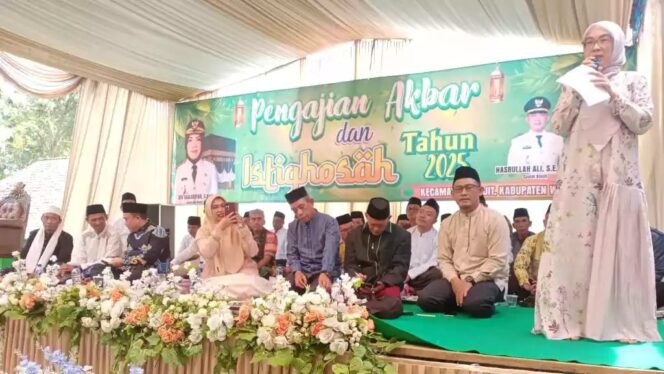 
					Bupati Way Kanan Hadiri Pengajian Akbar di Argomulyo, Banjit