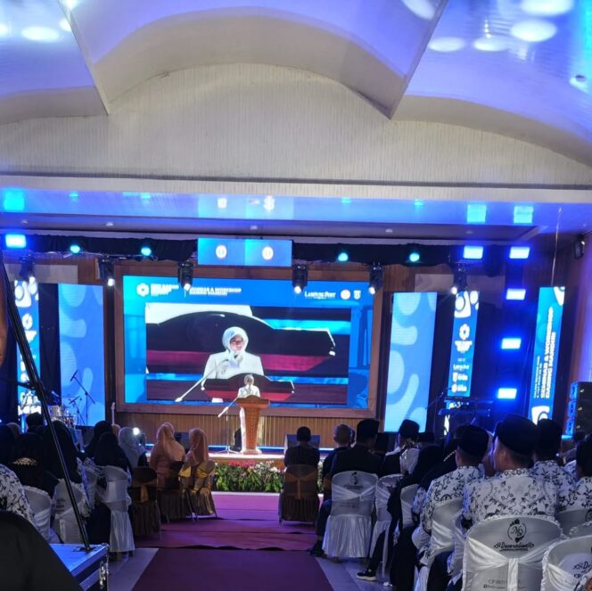 
					Ayu Asalasiyah, Resmi Buka Seminar dan Workshop Teacher Summit dalam Rangka HUT PGRI ke-80 dan Hari Guru Nasional 2025