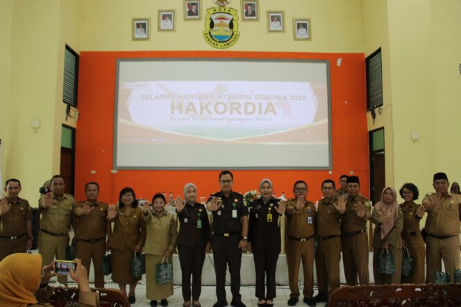 
					Peringati HAKORDIA 2025, Kejari Bandar Lampung Sasar Tenaga Pendidik, Perkuat Integritas dari Bangku Sekolah