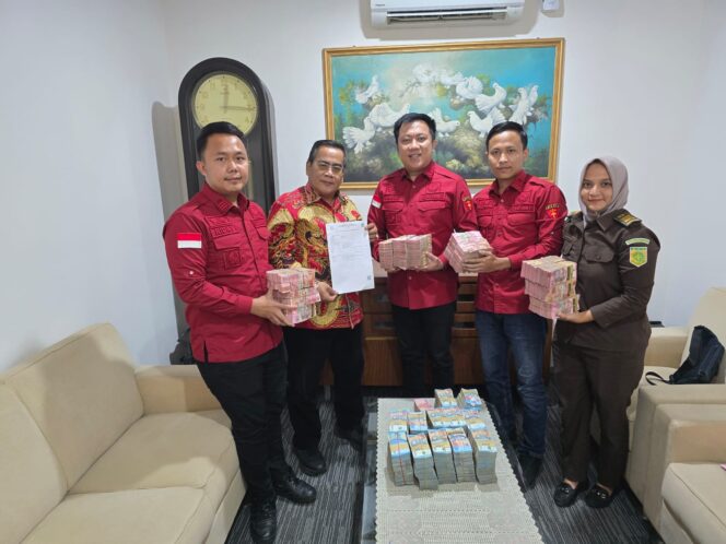 
					Kembali Setorkan Kerugian Negara Perkara Tipikor 1,7 M Lebih, Kejari Bandar Lampung  Wujudkan Pemerintah Bersih dan Berintegritas