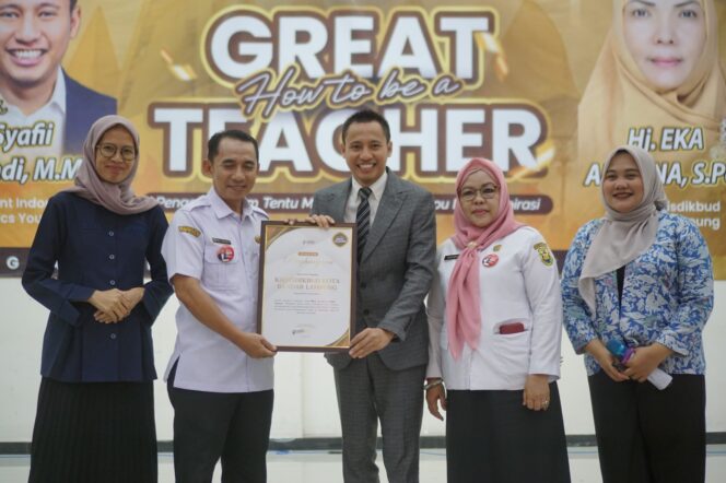
					KNPI Provinsi Lampung Terima Penghargaan Kolaborasi pada Seminar Nasional “How To Be A Great” di Graha Adora