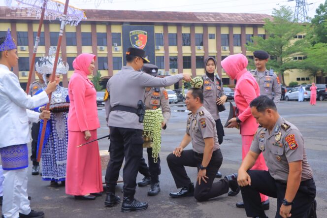 
					Polda Lampung Lantik 1.256 Personel Kenaikan Pangkat